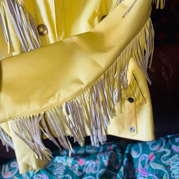 Vintage WOMENS yellow leather motorcycle jacket - Picture 5 of 9